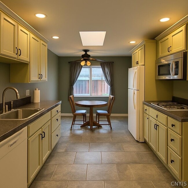 Building Photo - 7420 Mapleview Rd