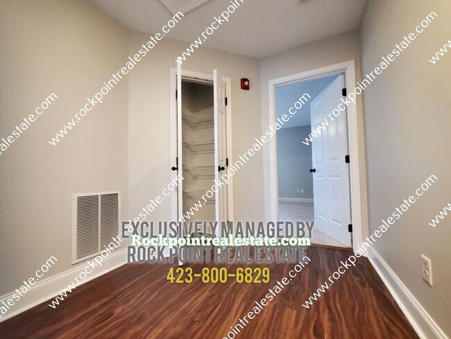 Building Photo - 3 Bedroom 2 Bath Townhouse