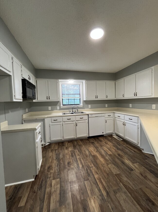 Building Photo - 261 Becks Ln