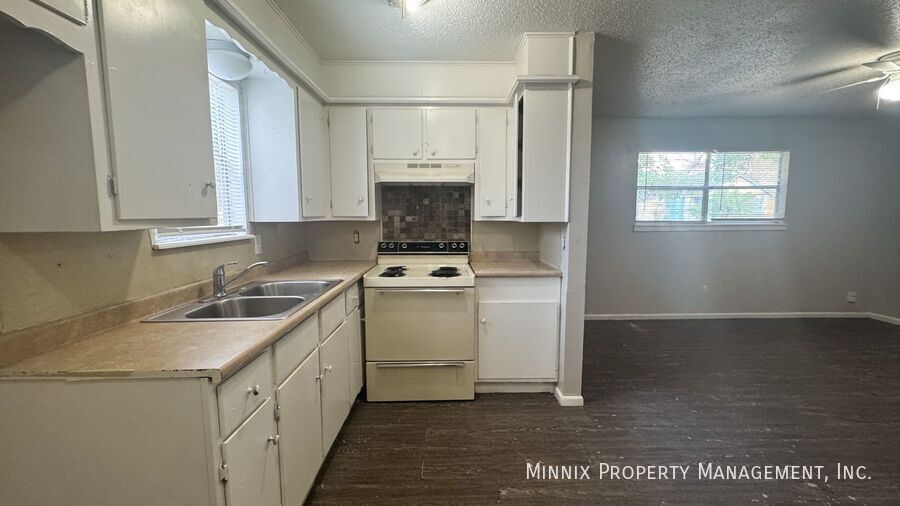 Building Photo - 3102 Ave. N-