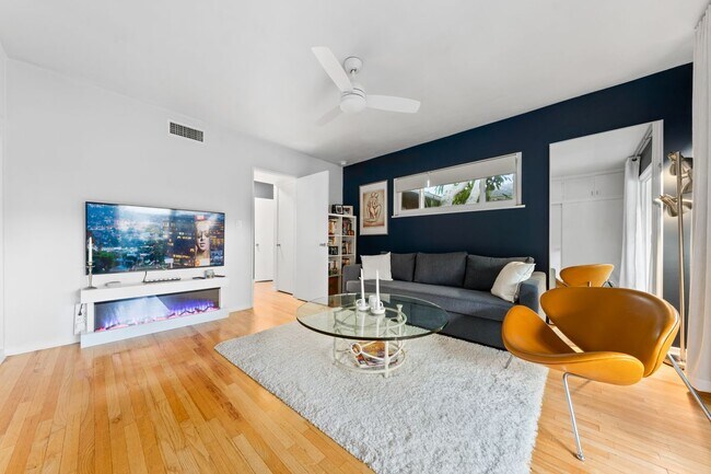 Building Photo - 1330 N Crescent Heights Blvd