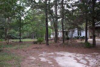Building Photo - Privacy in the country!