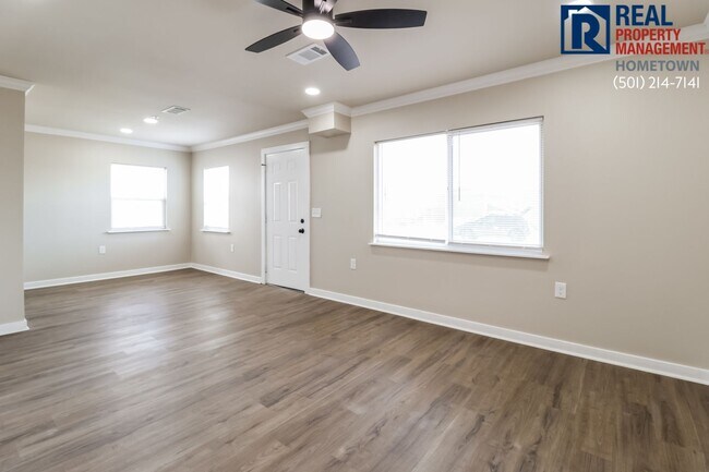 Building Photo - 1812 Sanford Dr