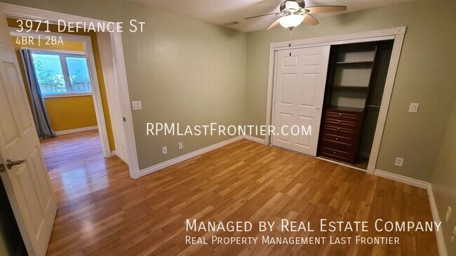 Building Photo - Gorgeous 4 Bedroom and 2 Bath Home w/ Fenc...