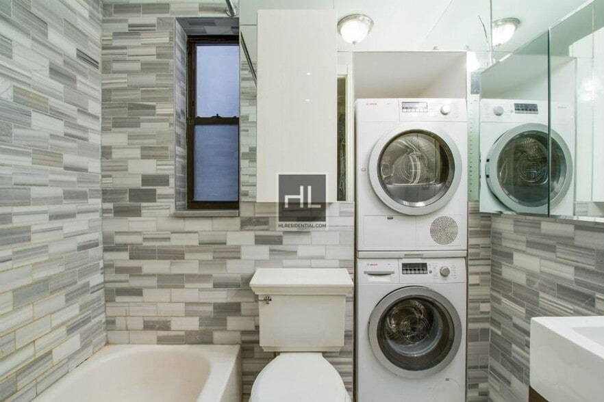 Building Photo - MOTT ST.