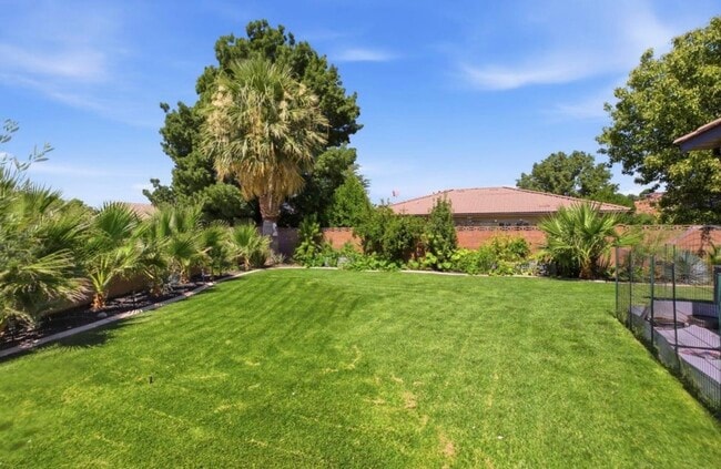 Building Photo - 930 S Indian Cir