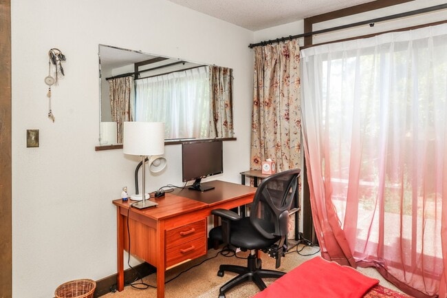 Building Photo - Fully Furnished Lower Unit In Berkeley!