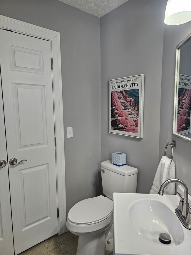 Building Photo - Family Friendly Home With Pool In Greensburg, IN