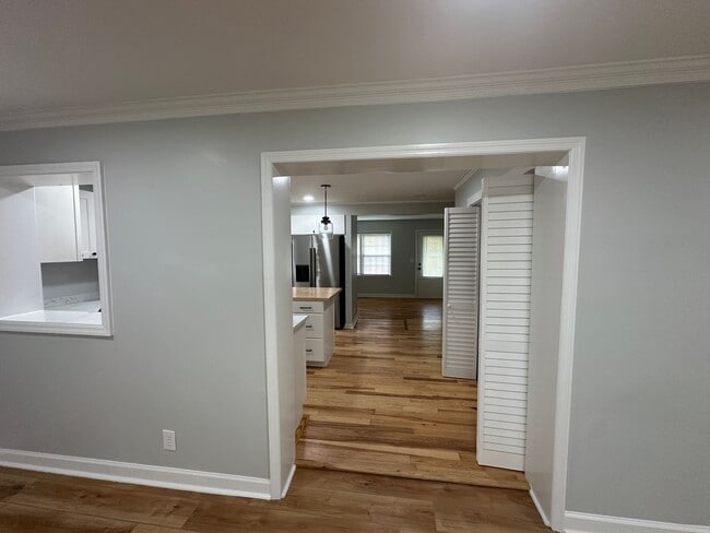 Building Photo - 3 Bedroom 2 Bathroom Spilt Unit in Wilmington