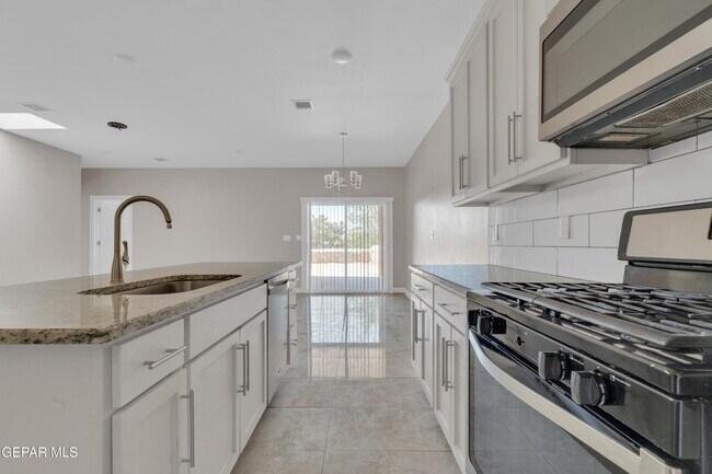 Building Photo - 815 TS Daniel Cadena Dr