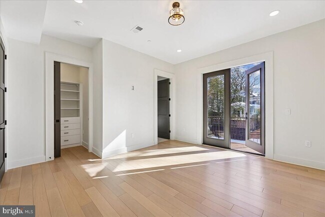 Building Photo - 4428 Albemarle St NW