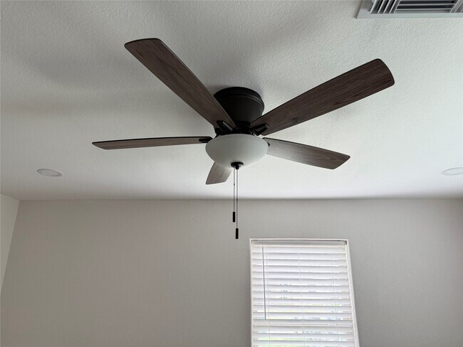 Building Photo - 5924 Honeysuckle Dr