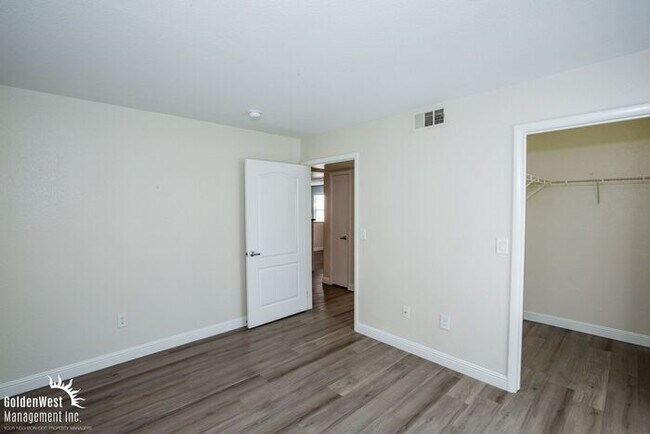 Building Photo - Beautiful & Inviting 3Bdm 2Ba Condo at Tuscan Villas