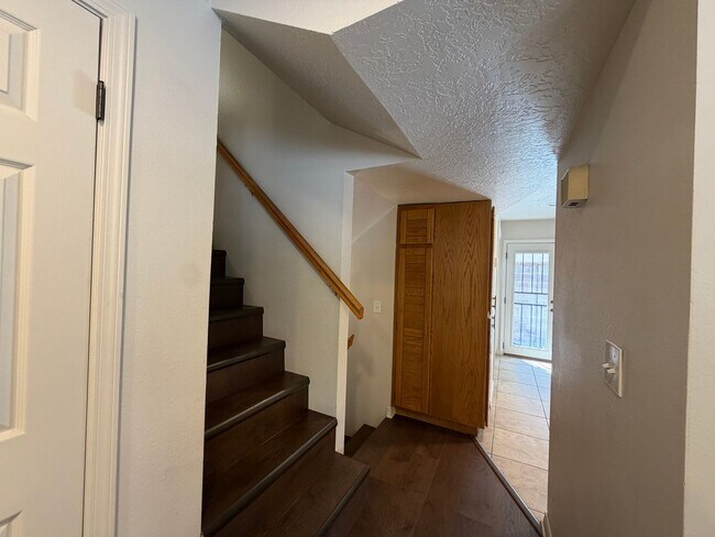 Building Photo - SPACIOUS PROPERTY AVAILABLE FOR RENT