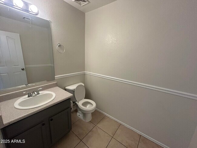 Building Photo - 2274 E Hazeltine Way