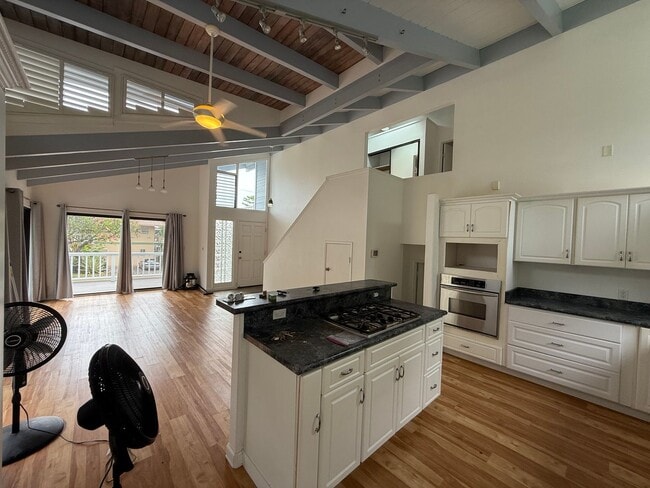 Building Photo - $3,800 / 3 bedroom, 2 bath, multi-level ho...