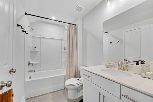 Building Photo - 400 Renwood Trl