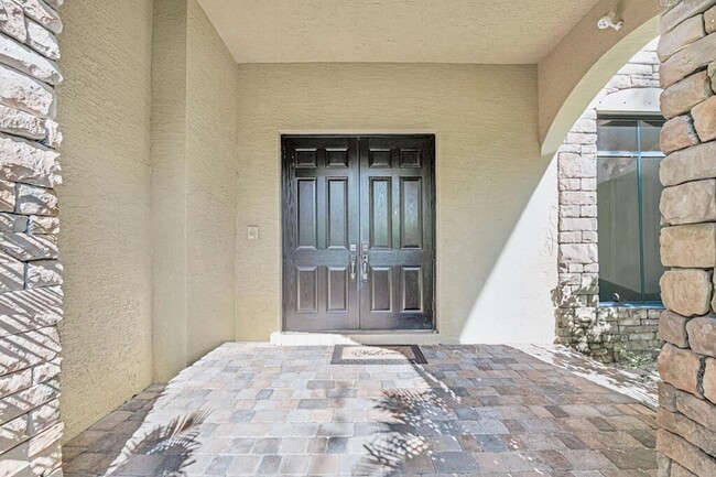 Building Photo - 10513 Versailles Blvd