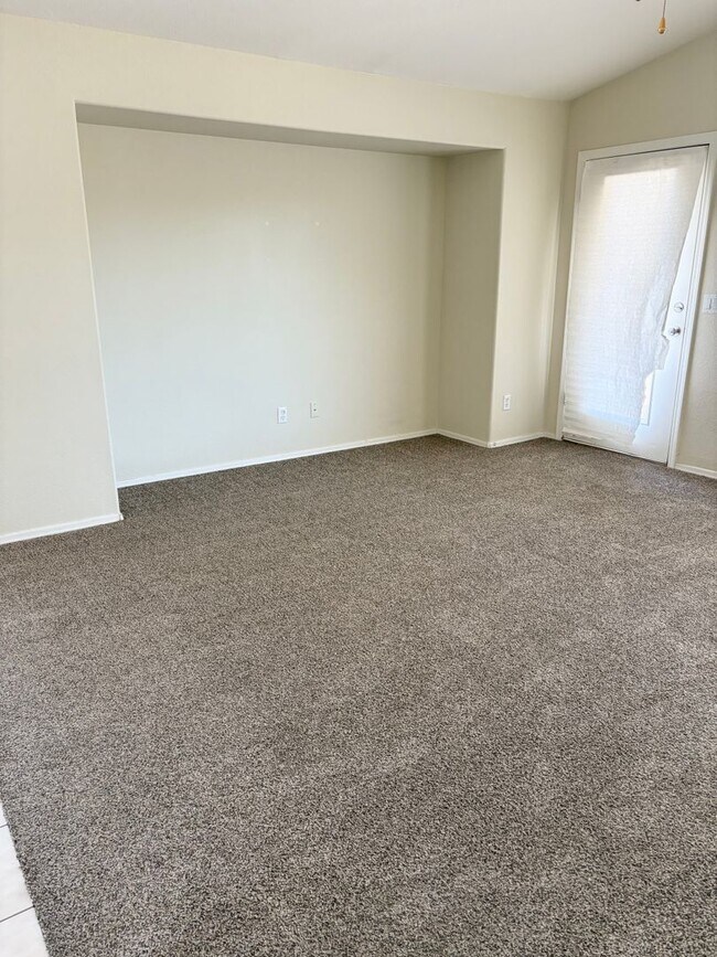 Building Photo - **COZY 3 BEDROOM/2 BTHROOM/2 CAR GARAGE HO...
