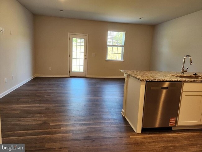 Building Photo - 115 Rae Ct