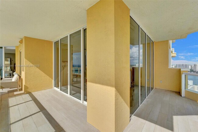 Building Photo - 17875 Collins Ave