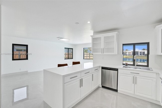 Building Photo - 16653 Golfview Dr