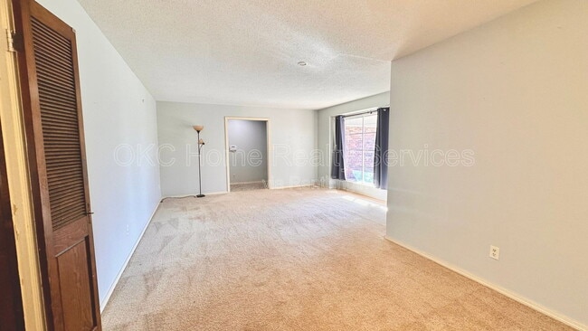 Building Photo - 12109 Camelot Dr