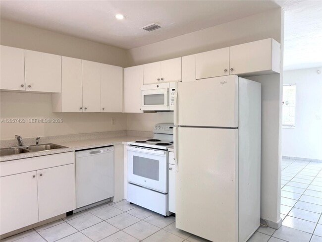 Building Photo - 16921 SW 94th Ave