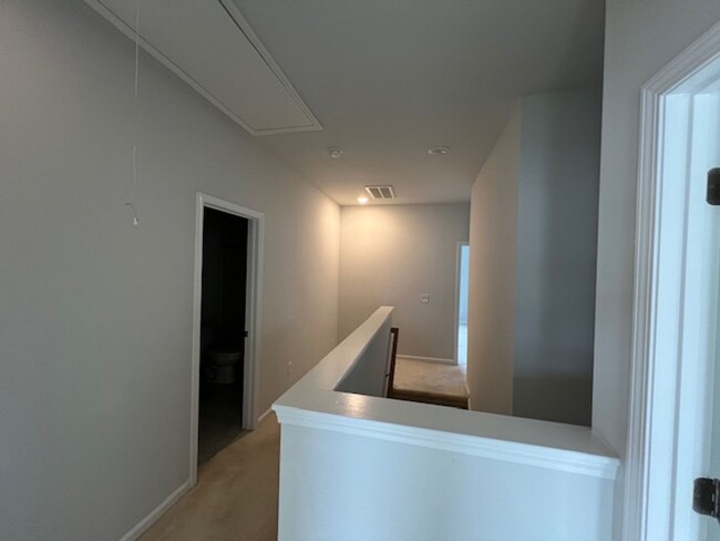 Building Photo - 3 Bedroom 2.5 Bath Townhouse In Marsh View...