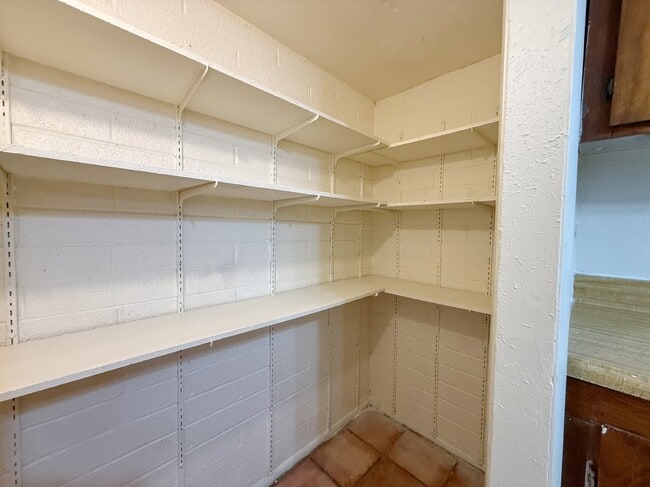 Building Photo - 4031 W Mesquite Ln