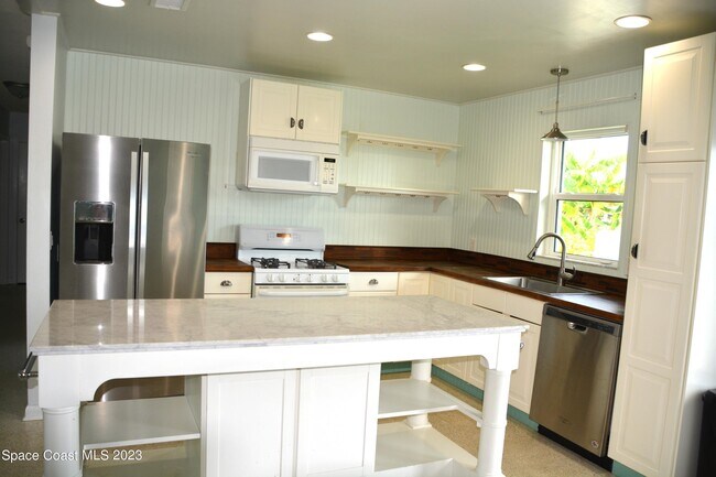 Building Photo - 1400 Glen Haven Dr