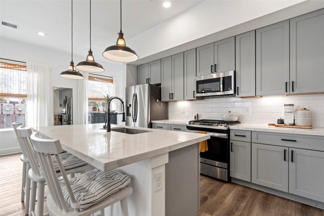 Building Photo - 5202 Pinemont Creek Ln