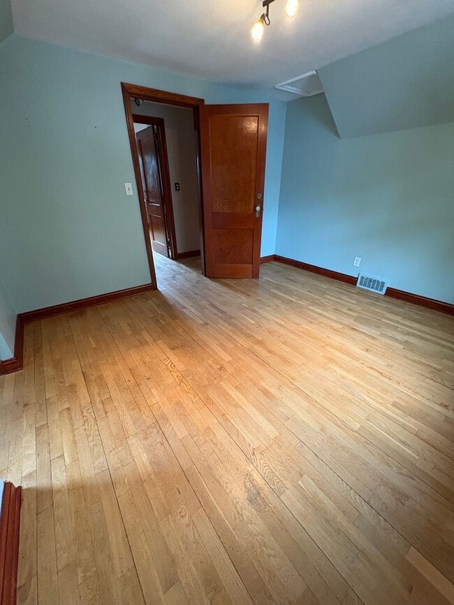 Building Photo - 3 Bedroom 1 Bath Single Family Home