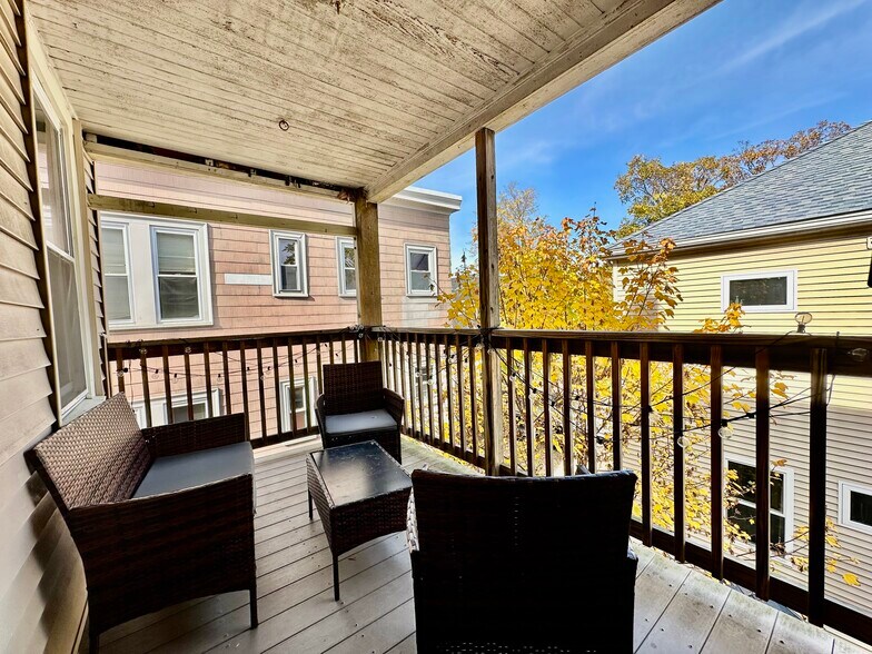 Building Photo - 93 Hillside St