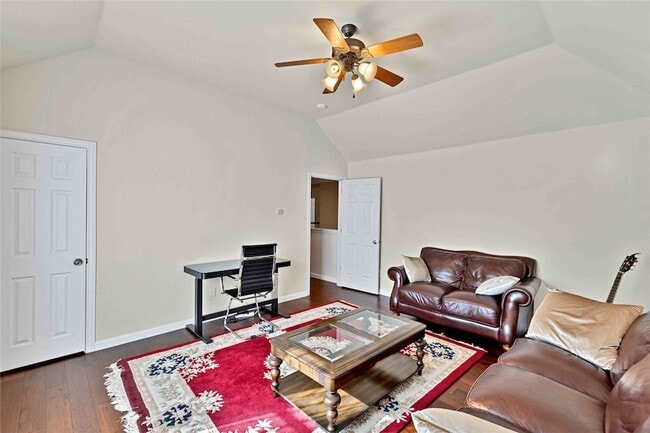 Building Photo - 7305 Oak Leaf Dr