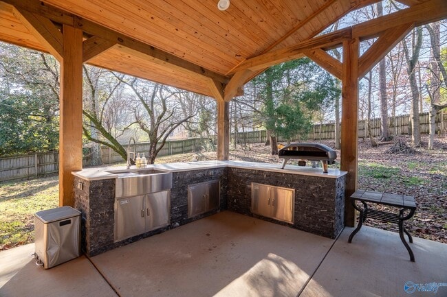 Building Photo - 205 High Rd