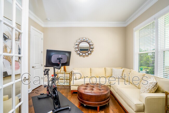 Building Photo - 5000 Hudson Mill Dr