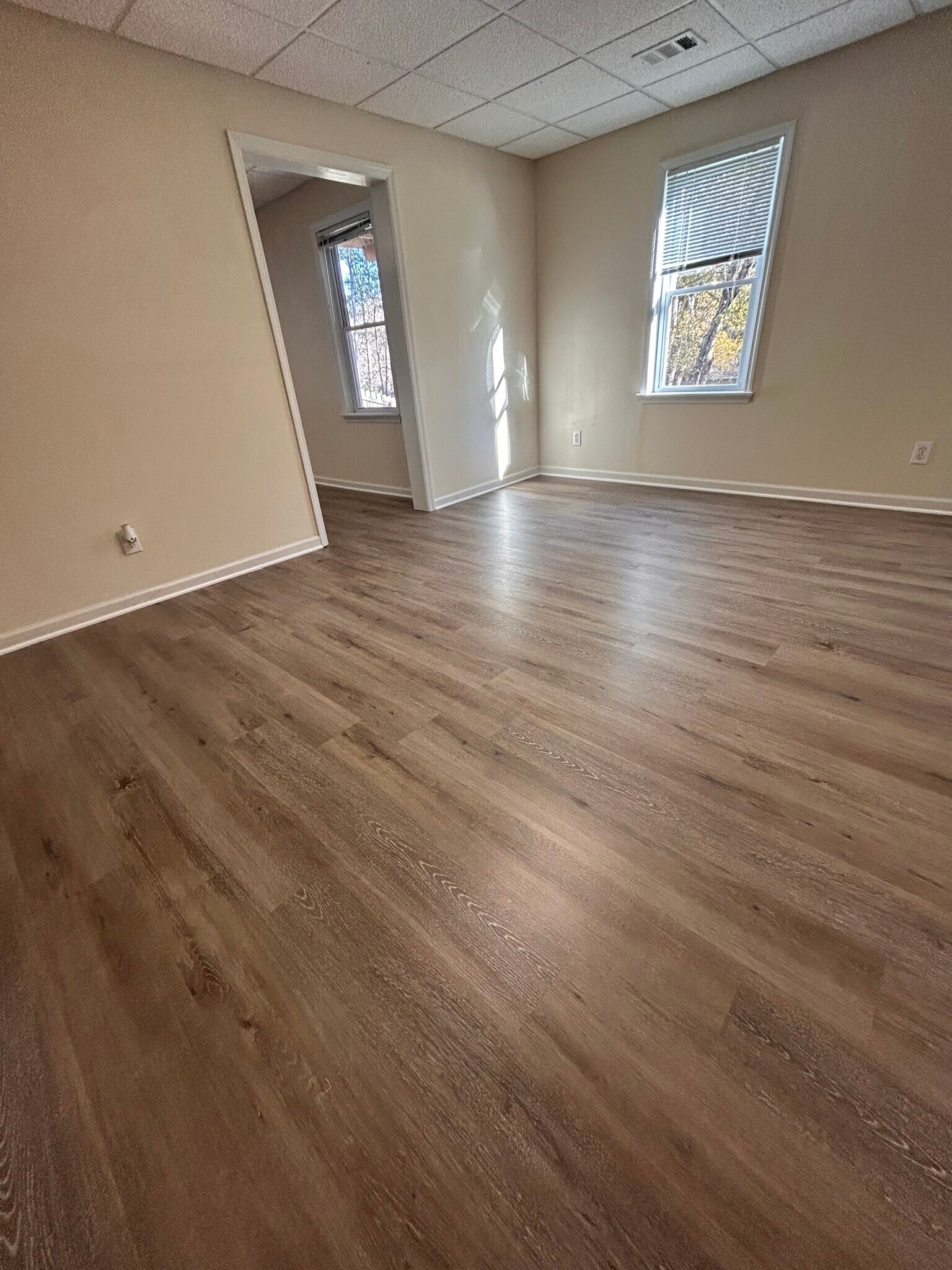 Building Photo - 2002 Fairbrook Ln