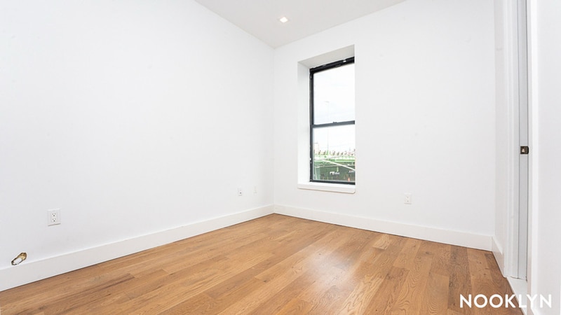 Building Photo - 122 29th St