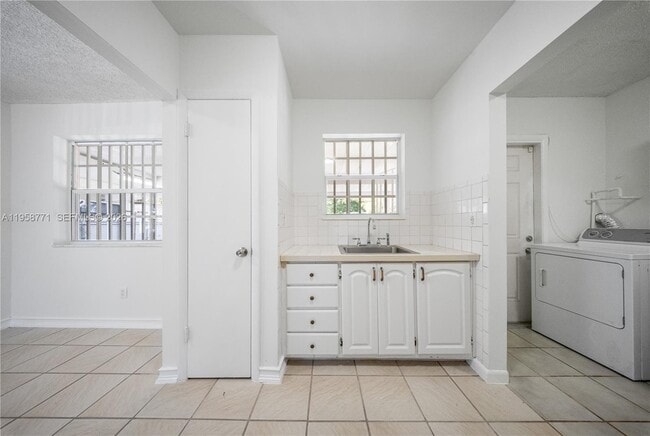 Building Photo - 20120 SW 112th Ct