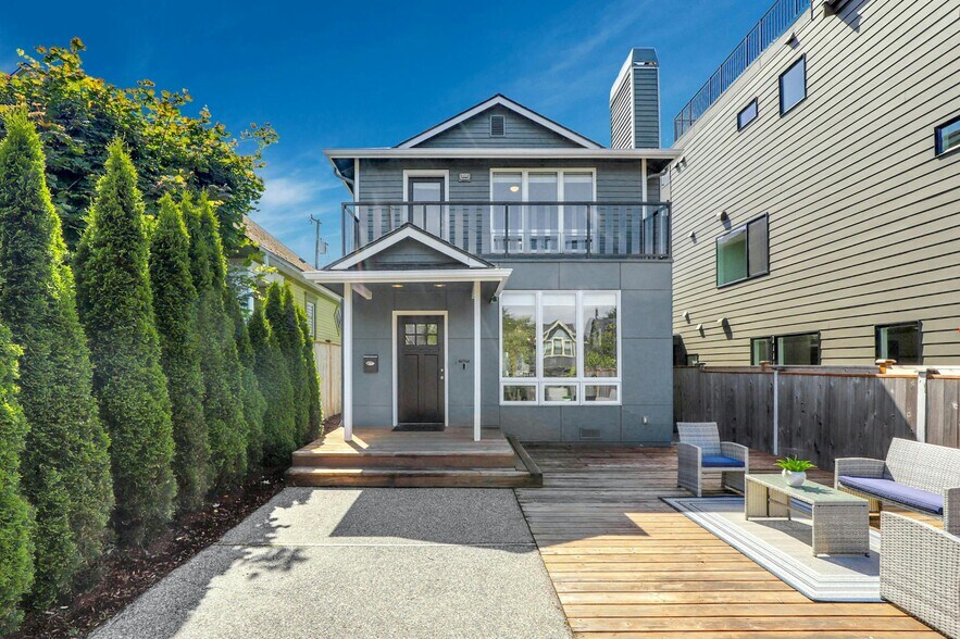 Primary Photo - 2111 6th Ave W