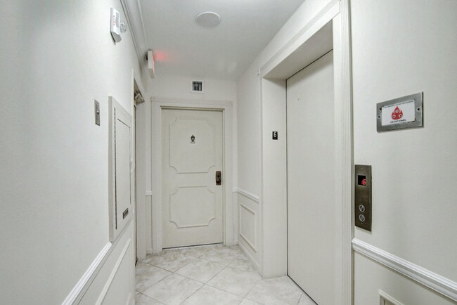 Building Photo - 4301 N Ocean Blvd