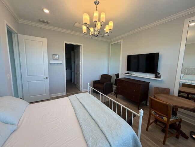 Building Photo - Gated 55+ community with lots of HOA amenities!