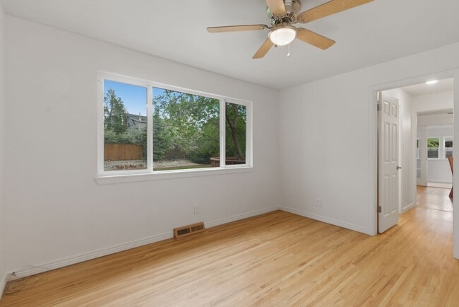 Building Photo - 8111 E Briarwood Blvd