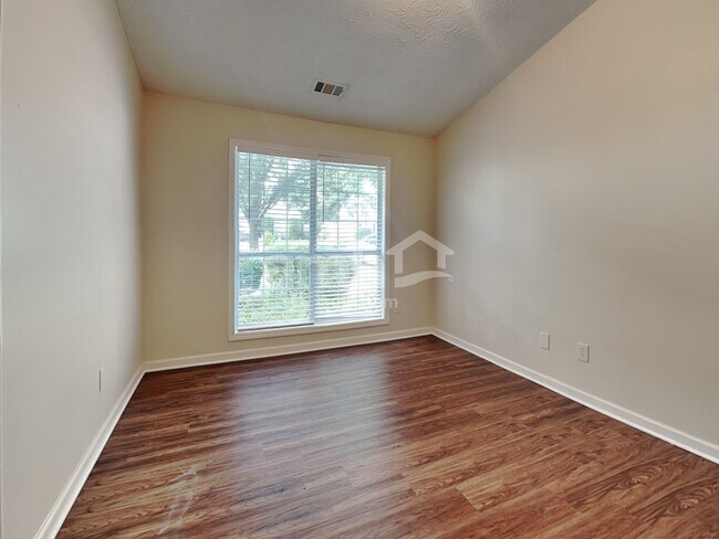 Building Photo - 3670 Sugarbrook Dr