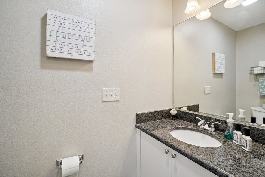 Building Photo - 2243 Andover Cir