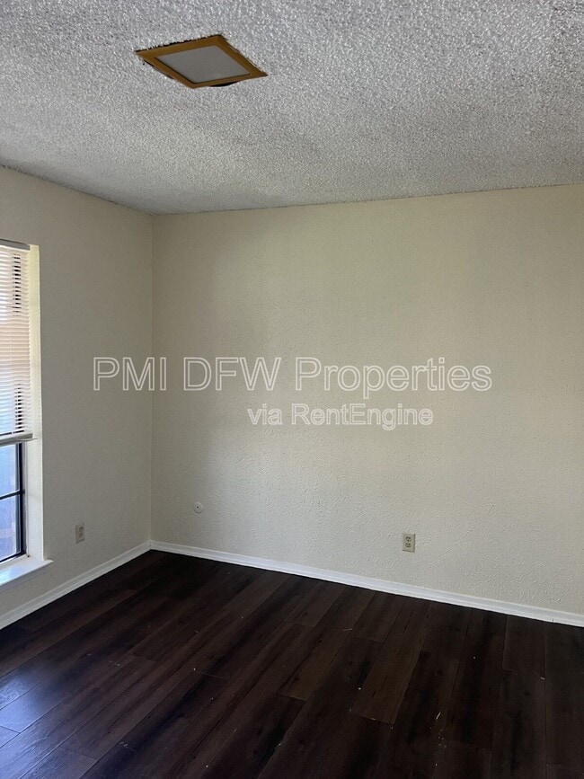 Building Photo - 1510 Cherrycrest Ln
