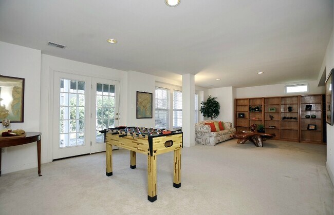 Building Photo - 11401 Crownwood Ln