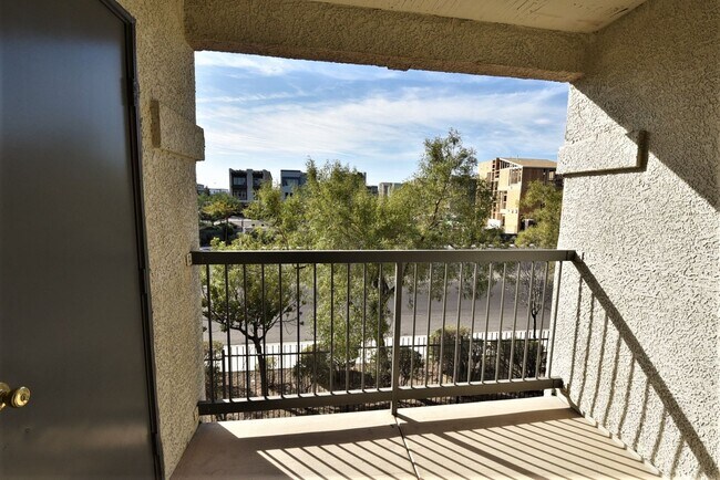 Building Photo - Charming 1 Bedroom Condo close to Durango ...