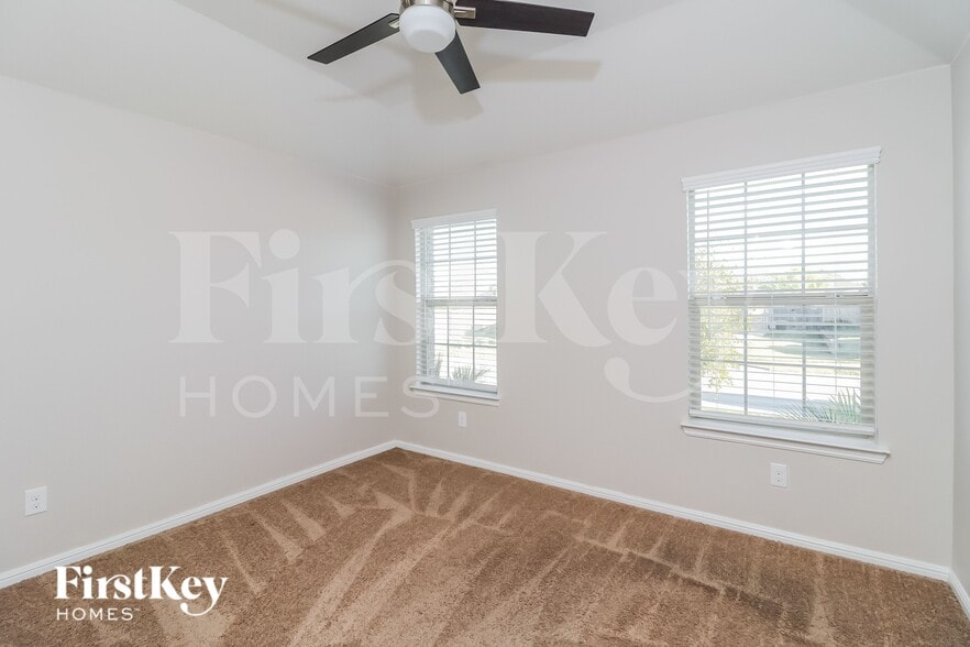 Building Photo - 525 Foxhunter St